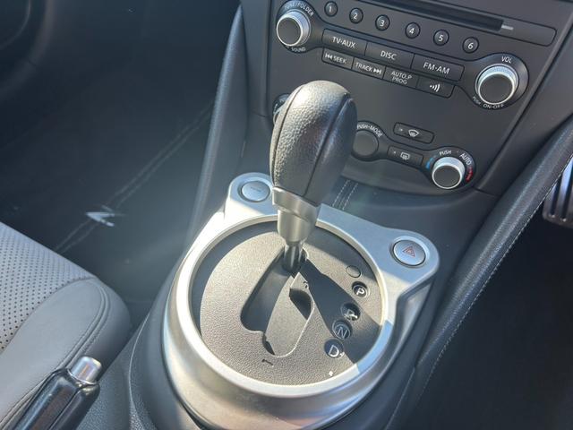 フェアレディＺ バージョンＴ　ユーザー買取車／白内装／ＢＯＳＥサウンド／純正ナビ／ＴＶ／バックカメラ／Ｂｌｕｅｔｏｏｔｈオーディオ／デジタルインナーミラー／パワーシート／シートヒーター／オートエアコン／純正１８インチＡＷ／ＥＴＣ／（23枚目）