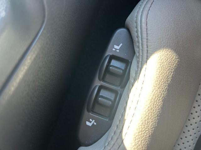 フェアレディＺ バージョンＴ　ユーザー買取車／白内装／ＢＯＳＥサウンド／純正ナビ／ＴＶ／バックカメラ／Ｂｌｕｅｔｏｏｔｈオーディオ／デジタルインナーミラー／パワーシート／シートヒーター／オートエアコン／純正１８インチＡＷ／ＥＴＣ／（25枚目）