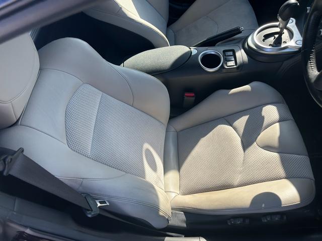フェアレディＺ バージョンＴ　ユーザー買取車／白内装／ＢＯＳＥサウンド／純正ナビ／ＴＶ／バックカメラ／Ｂｌｕｅｔｏｏｔｈオーディオ／デジタルインナーミラー／パワーシート／シートヒーター／オートエアコン／純正１８インチＡＷ／ＥＴＣ／（28枚目）