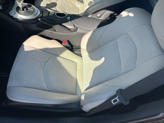 フェアレディＺ バージョンＴ　ユーザー買取車／白内装／ＢＯＳＥサウンド／純正ナビ／ＴＶ／バックカメラ／Ｂｌｕｅｔｏｏｔｈオーディオ／デジタルインナーミラー／パワーシート／シートヒーター／オートエアコン／純正１８インチＡＷ／ＥＴＣ／（32枚目）