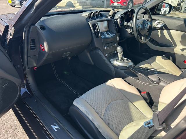 フェアレディＺ バージョンＴ　ユーザー買取車／白内装／ＢＯＳＥサウンド／純正ナビ／ＴＶ／バックカメラ／Ｂｌｕｅｔｏｏｔｈオーディオ／デジタルインナーミラー／パワーシート／シートヒーター／オートエアコン／純正１８インチＡＷ／ＥＴＣ／（33枚目）