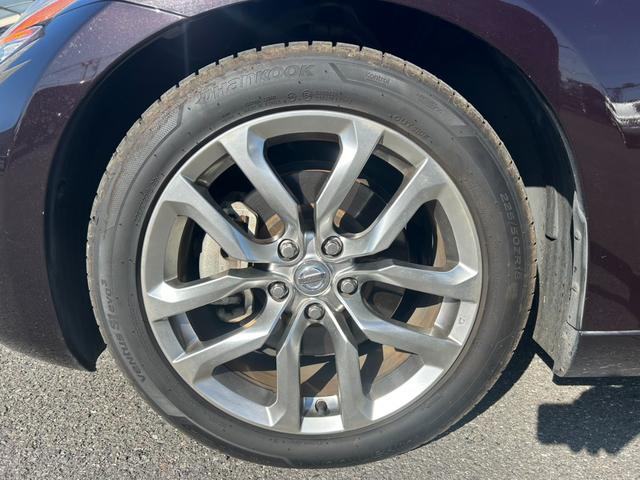 フェアレディＺ バージョンＴ　ユーザー買取車／白内装／ＢＯＳＥサウンド／純正ナビ／ＴＶ／バックカメラ／Ｂｌｕｅｔｏｏｔｈオーディオ／デジタルインナーミラー／パワーシート／シートヒーター／オートエアコン／純正１８インチＡＷ／ＥＴＣ／（41枚目）