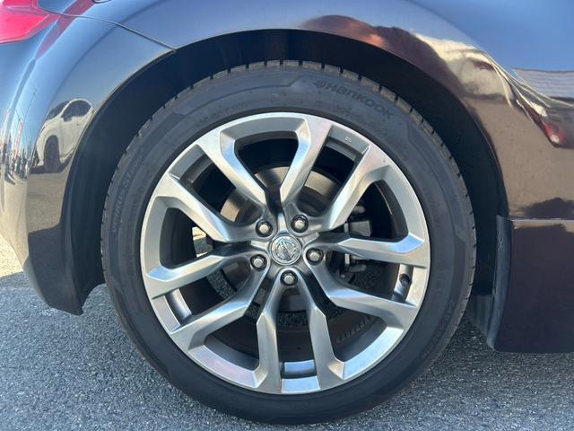 フェアレディＺ バージョンＴ　ユーザー買取車／白内装／ＢＯＳＥサウンド／純正ナビ／ＴＶ／バックカメラ／Ｂｌｕｅｔｏｏｔｈオーディオ／デジタルインナーミラー／パワーシート／シートヒーター／オートエアコン／純正１８インチＡＷ／ＥＴＣ／（42枚目）