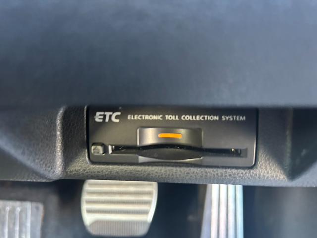 フェアレディＺ バージョンＴ　ユーザー買取車／白内装／ＢＯＳＥサウンド／純正ナビ／ＴＶ／バックカメラ／Ｂｌｕｅｔｏｏｔｈオーディオ／デジタルインナーミラー／パワーシート／シートヒーター／オートエアコン／純正１８インチＡＷ／ＥＴＣ／（46枚目）