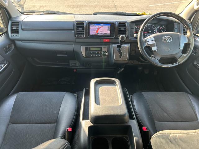 ハイエースバン スーパーGL ダークプライム ユーザー買取車/トヨタ純正パワーリフト/ケンウッドナビ/TV/バックカメラ/Bluetoothオーディオ/オートエアコン/オートライト/エンジンプッシュスタート/ETC/(7枚目)