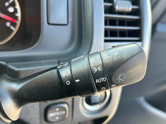 ハイエースバン スーパーGL ダークプライム ユーザー買取車/トヨタ純正パワーリフト/ケンウッドナビ/TV/バックカメラ/Bluetoothオーディオ/オートエアコン/オートライト/エンジンプッシュスタート/ETC/(10枚目)