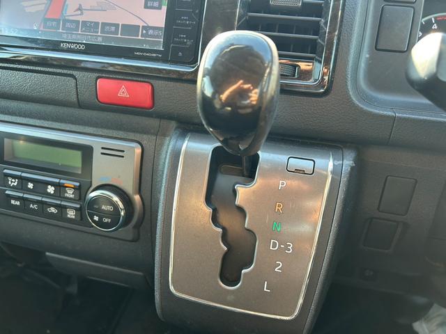 ハイエースバン スーパーGL ダークプライム ユーザー買取車/トヨタ純正パワーリフト/ケンウッドナビ/TV/バックカメラ/Bluetoothオーディオ/オートエアコン/オートライト/エンジンプッシュスタート/ETC/(18枚目)
