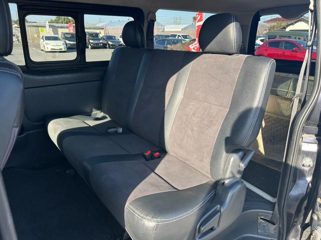 ハイエースバン スーパーGL ダークプライム ユーザー買取車/トヨタ純正パワーリフト/ケンウッドナビ/TV/バックカメラ/Bluetoothオーディオ/オートエアコン/オートライト/エンジンプッシュスタート/ETC/(25枚目)