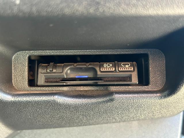 ハイエースバン スーパーGL ダークプライム ユーザー買取車/トヨタ純正パワーリフト/ケンウッドナビ/TV/バックカメラ/Bluetoothオーディオ/オートエアコン/オートライト/エンジンプッシュスタート/ETC/(35枚目)