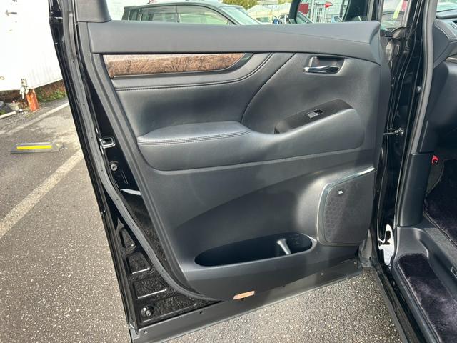 アルファード ３．５エグゼクティブラウンジＳ　ユーザー買取車／ＪＢＬ／メーカーナビ／フルセグ／全周囲カメラ／フリップダウン／ムーンルーフ／シートヒーター＆エアコン／デジタルインナーミラー／サンルーフ／前後ドラレコ／セーフティセンス／ＥＴＣ／（53枚目）
