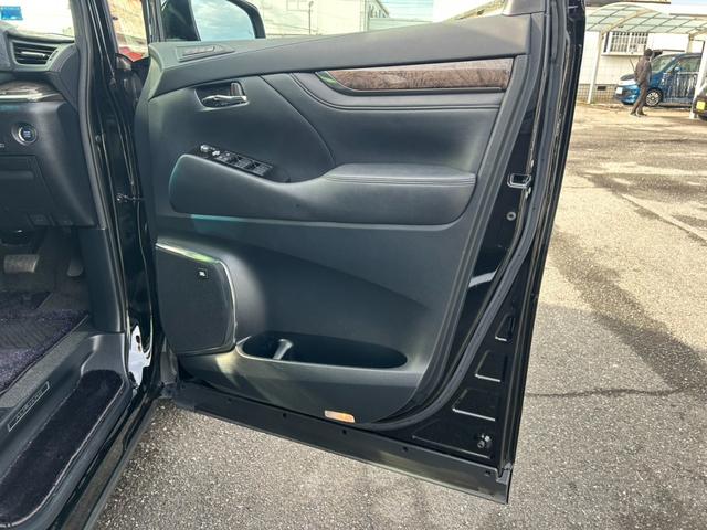 アルファード ３．５エグゼクティブラウンジＳ　ユーザー買取車／ＪＢＬ／メーカーナビ／フルセグ／全周囲カメラ／フリップダウン／ムーンルーフ／シートヒーター＆エアコン／デジタルインナーミラー／サンルーフ／前後ドラレコ／セーフティセンス／ＥＴＣ／（54枚目）
