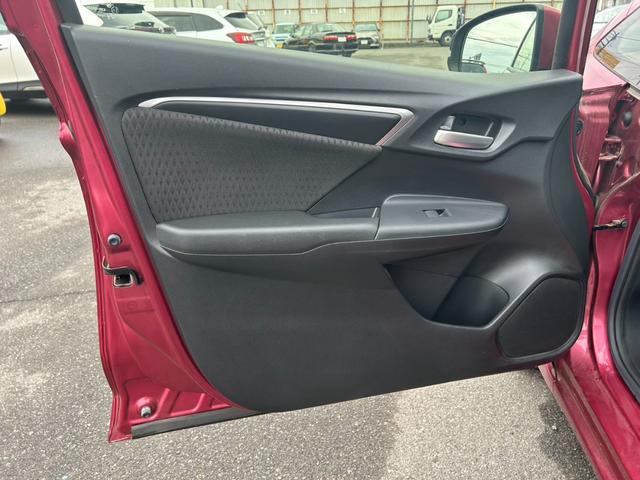 フィットハイブリッド Ｆ　ユーザー買取車／ホンダセンシング／ＬＥＤヘッドライト／オートエアコン／パワーウィンドウ／エンジンプッシュスタート／スマートキー／ＥＴＣ／（35枚目）