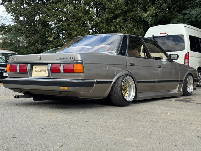 マークII 　当時物Ｒａｙｓ初期ボルくメッシュ　純正５速ＭＴ　ナルディーハンドル　純正タイプリップ　デュアルマフラー　オリジナルペイント　ワンカムエンジン　ワンオフサイドステップ（9枚目）