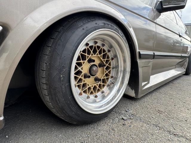 マークII 　当時物Ｒａｙｓ初期ボルくメッシュ　純正５速ＭＴ　ナルディーハンドル　純正タイプリップ　デュアルマフラー　オリジナルペイント　ワンカムエンジン　ワンオフサイドステップ（12枚目）