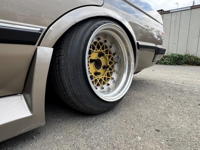 マークII 　当時物Ｒａｙｓ初期ボルくメッシュ　純正５速ＭＴ　ナルディーハンドル　純正タイプリップ　デュアルマフラー　オリジナルペイント　ワンカムエンジン　ワンオフサイドステップ（13枚目）