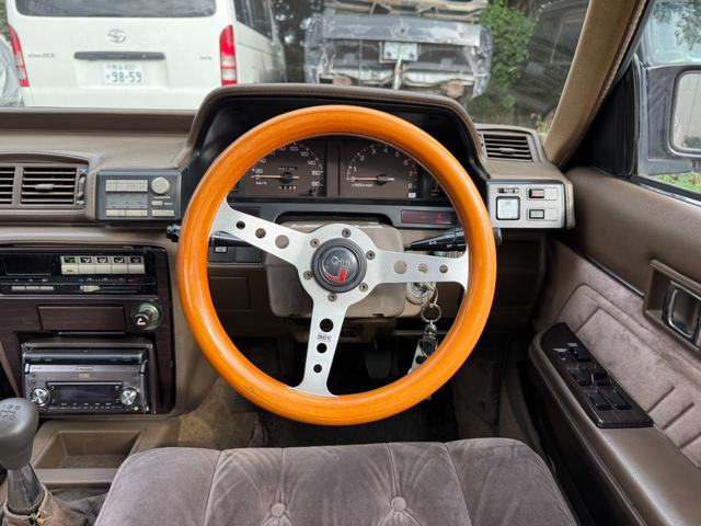 マークII 　当時物Ｒａｙｓ初期ボルくメッシュ　純正５速ＭＴ　ナルディーハンドル　純正タイプリップ　デュアルマフラー　オリジナルペイント　ワンカムエンジン　ワンオフサイドステップ（27枚目）