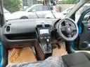 硬質で独特な雰囲気を持つコックピットです。小型ツアラーよろしく、運転を楽しめるような配置になっております。