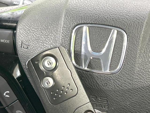 ハイブリッド・ナビプレミアムセレクション　禁煙車　メーカーナビ　バックカメラ　ＥＴＣ　スマートキー　ハーフレザーシート　ＨＩＤヘッドライト　クルーズコントロール　オートライト　オートエアコン　純正１５インチアルミ　ＣＤ／ＤＶＤ再生　地デジ(5枚目)