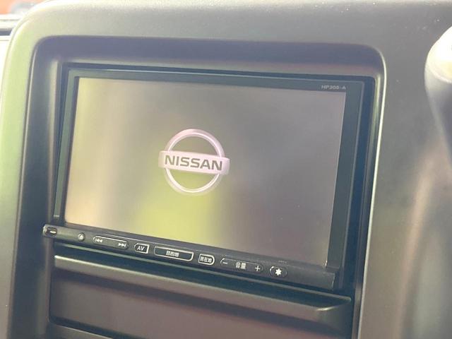 キューブ １５Ｍ　純正ナビ　禁煙車　スマートキー　ＣＤ／ＤＶＤ再生　地デジ　盗難防止装置　ドアバイザー　プライバシーガラス　電動格納ミラー　トラクションコントロール　ベンチシート　衝突安全ボディ　シートリフター（3枚目）