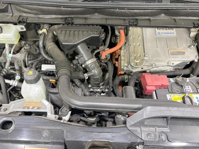 セレナ ｅ－パワー　ハイウェイスターＶ　両側電動スライドドア　純正９インチナビ　フリップダウン　全周囲カメラ　エマージェンシーブレーキ　レーダークルーズ　禁煙車　コーナーセンサー　レーンキープ　スマートキー　ＬＥＤヘッド　ＥＴＣ（18枚目）