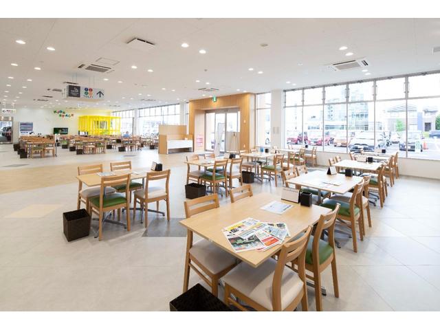 プリウス Ｚ　パノラマルーフ　モデリスタエアロ　純正１２型ナビ　全周囲カメラ　セーフティセンス　レーダークルーズ　ブラインドスポットモニター　デジタルインナーミラー　ステアリングヒーター　ＬＥＤヘッド　ＥＴＣ２．０（79枚目）