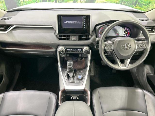 ＲＡＶ４ Ｇ　Ｚパッケージ　４ＷＤ　ＴＲＤエアロ　バックカメラ　セーフティセンス　レーダークルーズ　禁煙車　電動リアゲート　レザーシート　シートヒーター　パワーシート　スマートキー　ＬＥＤヘッド　デジタルインナーミラー（2枚目）