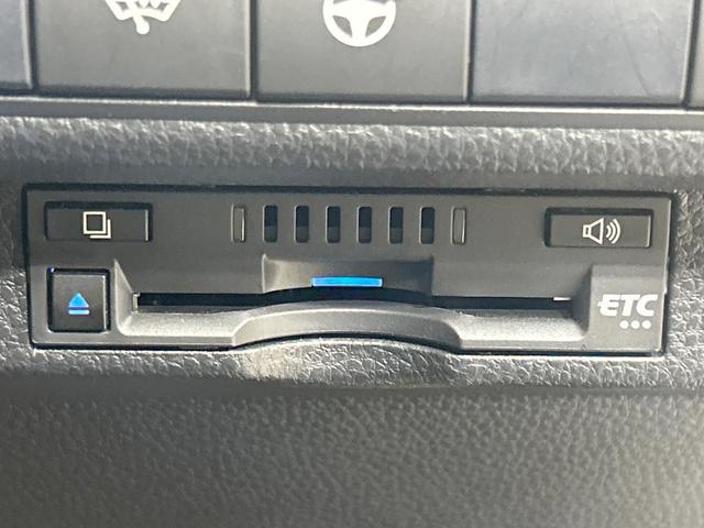 カローラツーリング ダブルバイビー　バックカメラ　セーフティセンス　レーダークルーズ　禁煙車　シートヒーター　スマートキー　ＬＥＤヘッド　純正９型ディスプレイオーディオ　ＥＴＣ　オートハイビーム　オートエアコン　純正１７インチアルミ（7枚目）