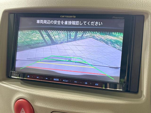 キューブ １５Ｘ　パーティーレッドセレクション　ＳＤナビ　バックカメラ　禁煙車　ＥＴＣ　Ｂｌｕｅｔｏｏｔｈ接続　ＨＩＤヘッド　スマートキー　ＣＤ／ＤＶＤ再生　地デジ　プッシュスタート　ベロアシート　シートリフター　アームレスト　盗難防止システム（4枚目）