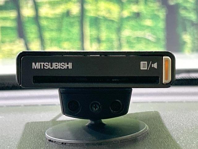キューブ １５Ｘ　パーティーレッドセレクション　ＳＤナビ　バックカメラ　禁煙車　ＥＴＣ　Ｂｌｕｅｔｏｏｔｈ接続　ＨＩＤヘッド　スマートキー　ＣＤ／ＤＶＤ再生　地デジ　プッシュスタート　ベロアシート　シートリフター　アームレスト　盗難防止システム（5枚目）