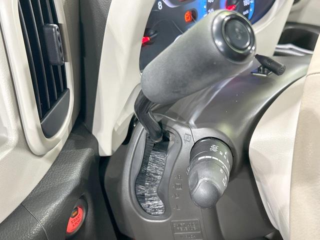 キューブ １５Ｘ　パーティーレッドセレクション　ＳＤナビ　バックカメラ　禁煙車　ＥＴＣ　Ｂｌｕｅｔｏｏｔｈ接続　ＨＩＤヘッド　スマートキー　ＣＤ／ＤＶＤ再生　地デジ　プッシュスタート　ベロアシート　シートリフター　アームレスト　盗難防止システム（31枚目）