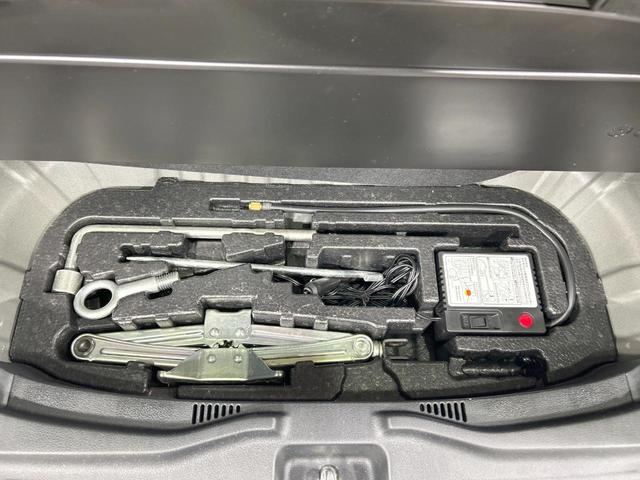 N-BOXカスタム G SSブラックスタイルパッケージ 両側パワスラ SDナビ バックカメラ 禁煙車 シートヒーター スマートキー HIDヘッド オートライト オートエアコン 15インチAW Bluetooth DVD/CD再生 フルセグ LEDフォグ(42枚目)