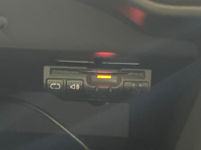 ノート メダリスト X 純正SDナビ エマージェンシーブレーキ 禁煙車 ハーフレザーシート スマートキー ETC 車線逸脱警報 オートライト オートエアコン Bluetooth CD DVD再生 フルセグ 電動格納ミラー(6枚目)