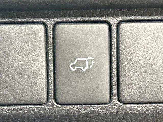 ハリアー プレミアム　バックカメラ　セーフティセンス　禁煙車　電動リアゲート　ハーフレザーシート　パワーシート　スマートキー　ＬＥＤヘッド　ビルトインＥＴＣ　クルコン　オートハイビーム　オートライト　デュアルエアコン（4枚目）