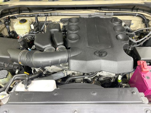 FJクルーザー ベースグレード 純正OP17インチアルミ 4WD SDナビ バックカメラ 禁煙車 2トーンカラー コーナーセンサー クルコン ETC Bluetooth再生 CD/DVD再生 フルセグ リアフォグ 電動格納ミラー(18枚目)
