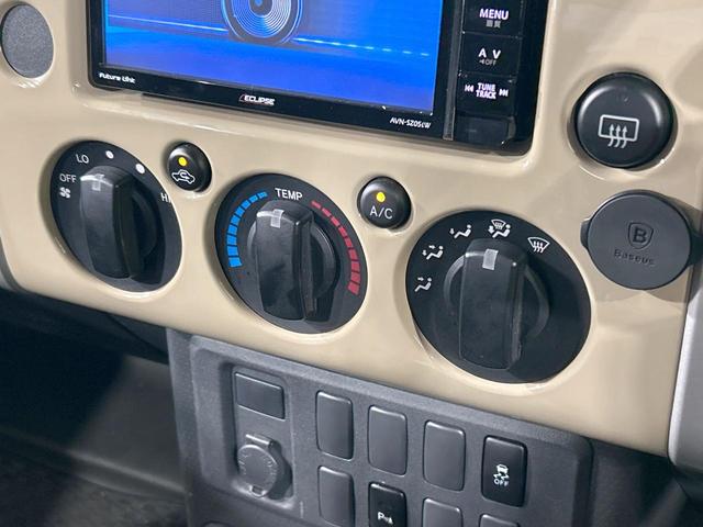 FJクルーザー ベースグレード 純正OP17インチアルミ 4WD SDナビ バックカメラ 禁煙車 2トーンカラー コーナーセンサー クルコン ETC Bluetooth再生 CD/DVD再生 フルセグ リアフォグ 電動格納ミラー(32枚目)