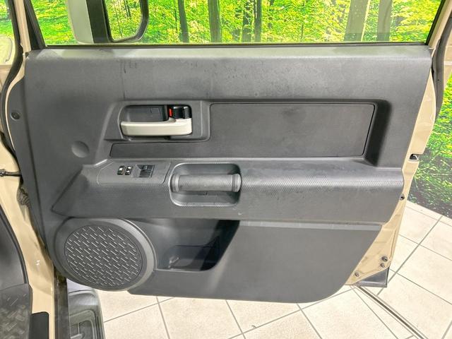 FJクルーザー ベースグレード 純正OP17インチアルミ 4WD SDナビ バックカメラ 禁煙車 2トーンカラー コーナーセンサー クルコン ETC Bluetooth再生 CD/DVD再生 フルセグ リアフォグ 電動格納ミラー(38枚目)