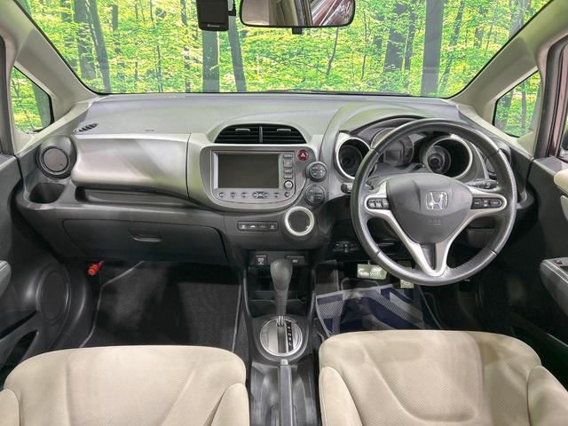 フィット X 純正ナビ バックカメラ クルーズコントロール 禁煙車 HIDヘッド ETC オートライト オートエアコン 純正15インチAW CD/DVD再生 地デジ ドアバイザー 電動格納ミラー 革巻きステアリング(2枚目)