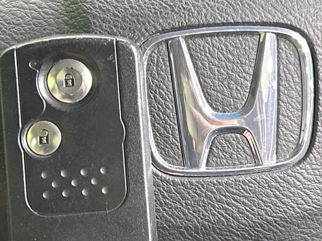 フィット X 純正ナビ バックカメラ クルーズコントロール 禁煙車 HIDヘッド ETC オートライト オートエアコン 純正15インチAW CD/DVD再生 地デジ ドアバイザー 電動格納ミラー 革巻きステアリング(5枚目)
