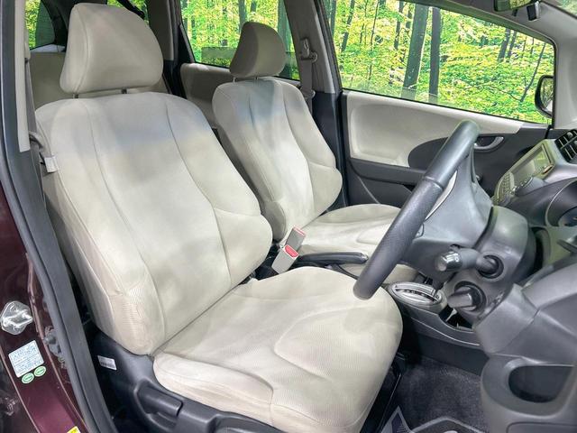 フィット X 純正ナビ バックカメラ クルーズコントロール 禁煙車 HIDヘッド ETC オートライト オートエアコン 純正15インチAW CD/DVD再生 地デジ ドアバイザー 電動格納ミラー 革巻きステアリング(8枚目)