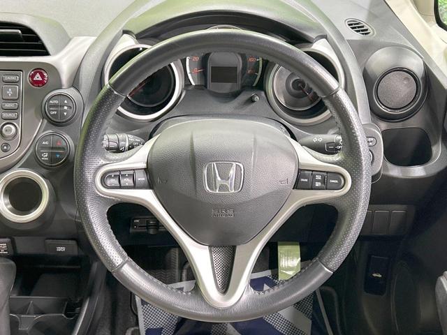 フィット X 純正ナビ バックカメラ クルーズコントロール 禁煙車 HIDヘッド ETC オートライト オートエアコン 純正15インチAW CD/DVD再生 地デジ ドアバイザー 電動格納ミラー 革巻きステアリング(11枚目)