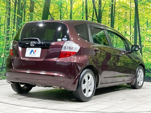 フィット X 純正ナビ バックカメラ クルーズコントロール 禁煙車 HIDヘッド ETC オートライト オートエアコン 純正15インチAW CD/DVD再生 地デジ ドアバイザー 電動格納ミラー 革巻きステアリング(17枚目)