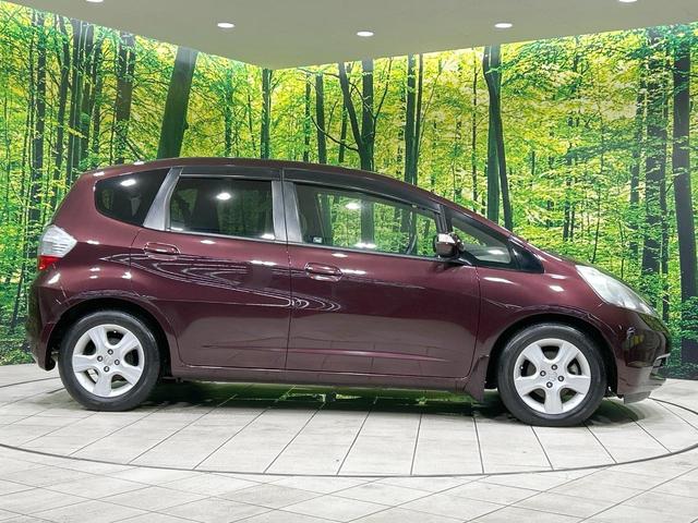 フィット X 純正ナビ バックカメラ クルーズコントロール 禁煙車 HIDヘッド ETC オートライト オートエアコン 純正15インチAW CD/DVD再生 地デジ ドアバイザー 電動格納ミラー 革巻きステアリング(27枚目)