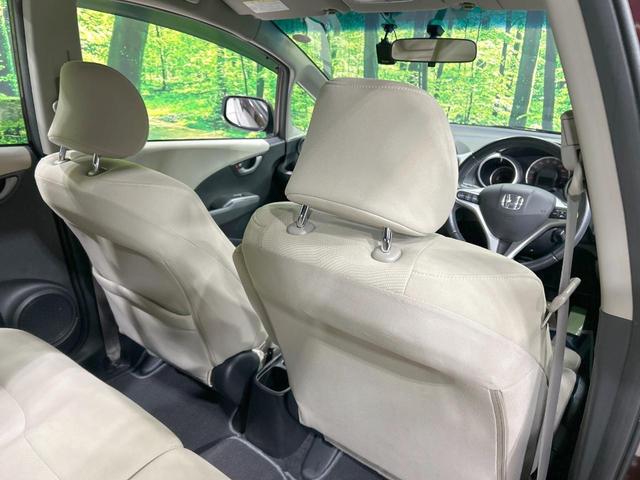 フィット X 純正ナビ バックカメラ クルーズコントロール 禁煙車 HIDヘッド ETC オートライト オートエアコン 純正15インチAW CD/DVD再生 地デジ ドアバイザー 電動格納ミラー 革巻きステアリング(34枚目)