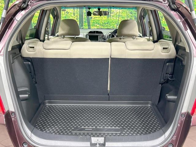 フィット X 純正ナビ バックカメラ クルーズコントロール 禁煙車 HIDヘッド ETC オートライト オートエアコン 純正15インチAW CD/DVD再生 地デジ ドアバイザー 電動格納ミラー 革巻きステアリング(35枚目)