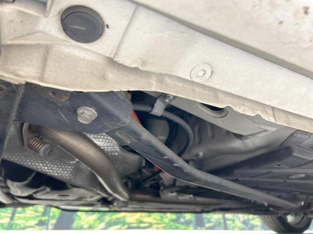 プリウス Sツーリングセレクション・G’s 純正ナビ バックカメラ 禁煙車 ETC Bluetooth接続 フルセグ HIDヘッド 専用純正18インチAW スマートキー フォグライト オートライト オートエアコン CD/DVD再生(22枚目)