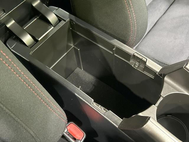 プリウス Sツーリングセレクション・G’s 純正ナビ バックカメラ 禁煙車 ETC Bluetooth接続 フルセグ HIDヘッド 専用純正18インチAW スマートキー フォグライト オートライト オートエアコン CD/DVD再生(40枚目)