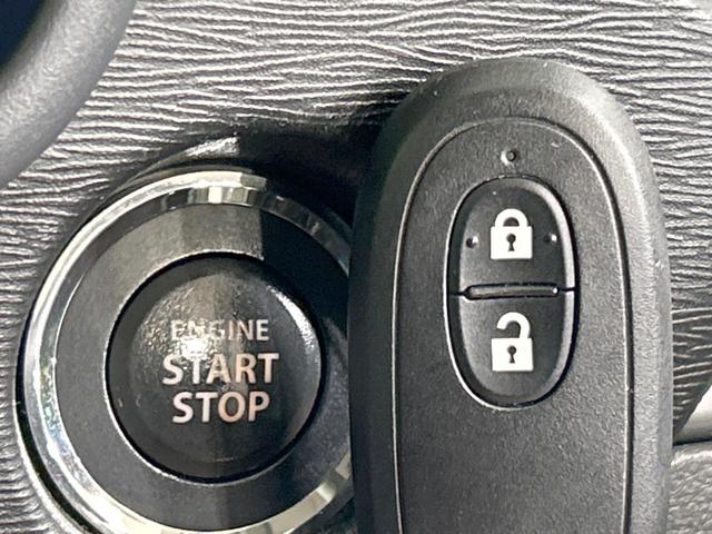 【キーレススタートシステム】カバンやポケットに入れたままでもドアの施錠・解錠が可能なスマートキーを装備。エンジンのオン・オフ時もカギを取り出す必要が無いからとっても便利です♪