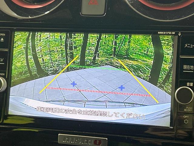 ノート ｅ－パワーニスモ　純正ナビ　バックカメラ　エマージェンシーブレーキ　禁煙車　Ｂｌｕｅｔｏｏｔｈ接続　ＥＴＣ　リアフォグ　ＬＥＤヘッド＆フォグ　デイライト　ハイビームアシスト　純正１６インチＡＷ　スエード調シート（4枚目）