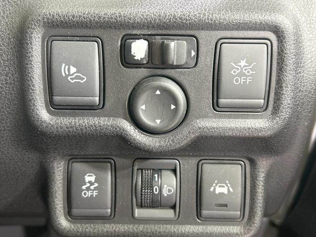 ノート ｅ－パワーニスモ　純正ナビ　バックカメラ　エマージェンシーブレーキ　禁煙車　Ｂｌｕｅｔｏｏｔｈ接続　ＥＴＣ　リアフォグ　ＬＥＤヘッド＆フォグ　デイライト　ハイビームアシスト　純正１６インチＡＷ　スエード調シート（5枚目）