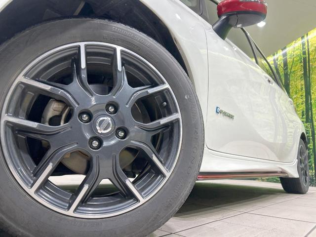 ノート ｅ－パワーニスモ　純正ナビ　バックカメラ　エマージェンシーブレーキ　禁煙車　Ｂｌｕｅｔｏｏｔｈ接続　ＥＴＣ　リアフォグ　ＬＥＤヘッド＆フォグ　デイライト　ハイビームアシスト　純正１６インチＡＷ　スエード調シート（13枚目）